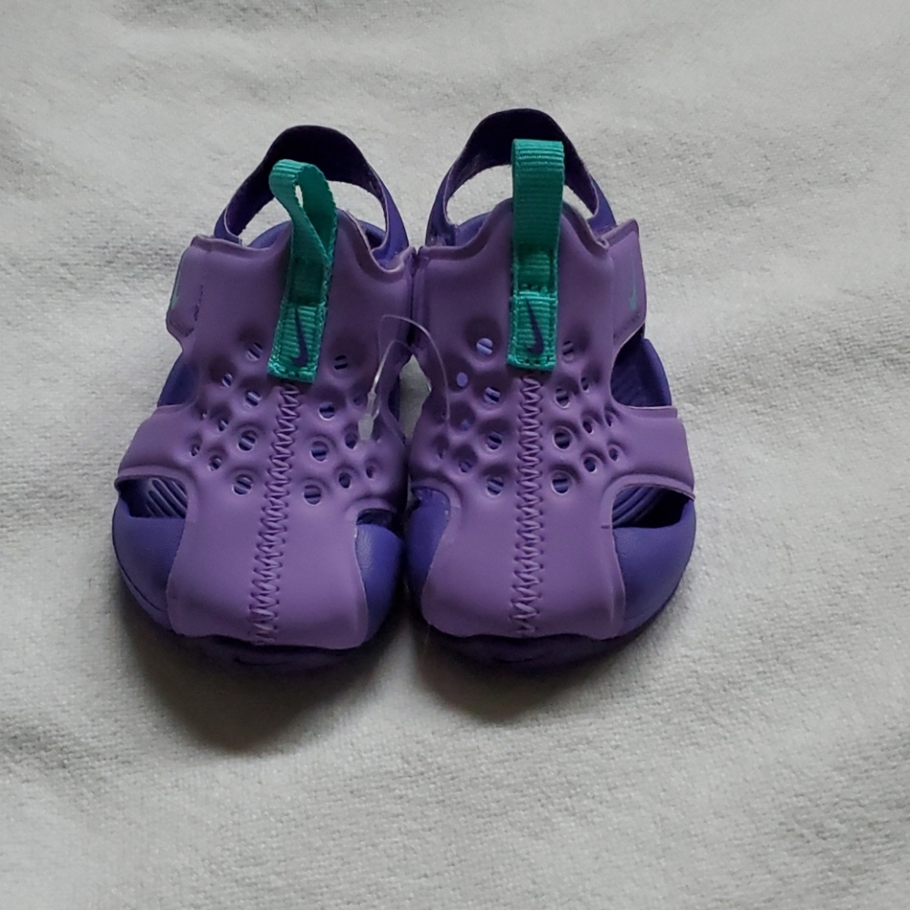 NIB Nike Sunray Protect Pool Shoes 5C